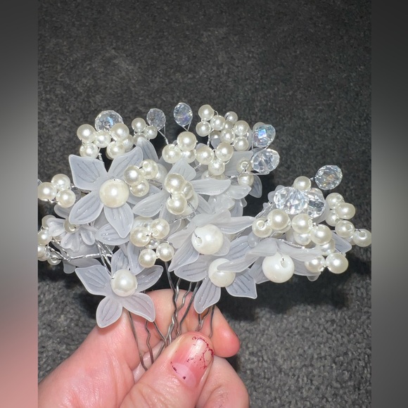 $2 HAIR ACCESSORY PINS. NEW. $2 WITH ANY $10 ORDER OR MORE - Picture 2 of 5